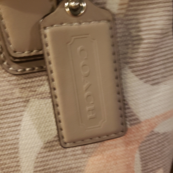 NWT! Coach Soho Signature Optic Linen North South Tote (Retail $378) - Picture 9 of 16